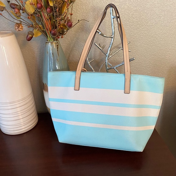 ❤️🔥Kate Spade Hawthorne Tote Blue and White❤️🔥 - Picture 3 of 4